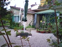 Au milieu de la verdure ... votre chambre vous attend ...